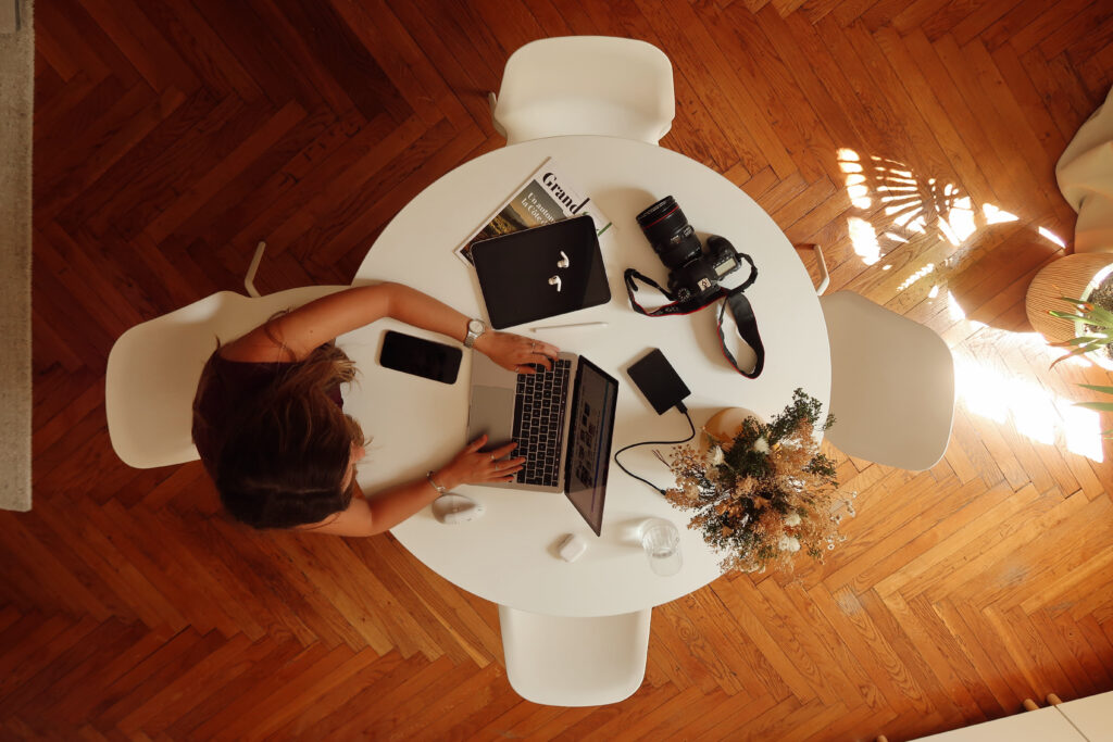 Espace de travail pour une stratégie marketing et communication